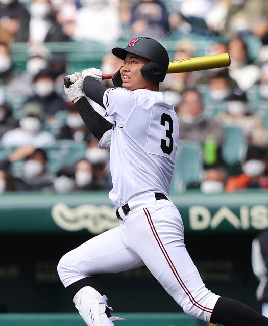 大会注目のスラッガーのひとりである広陵の真鍋。1年時は10本塁打だったが、飛距離を出すためにフォームを調整し、本塁打を量産した
