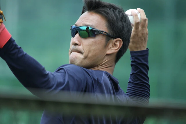 今でもマウンドに立って登板できそうな平井コーチ