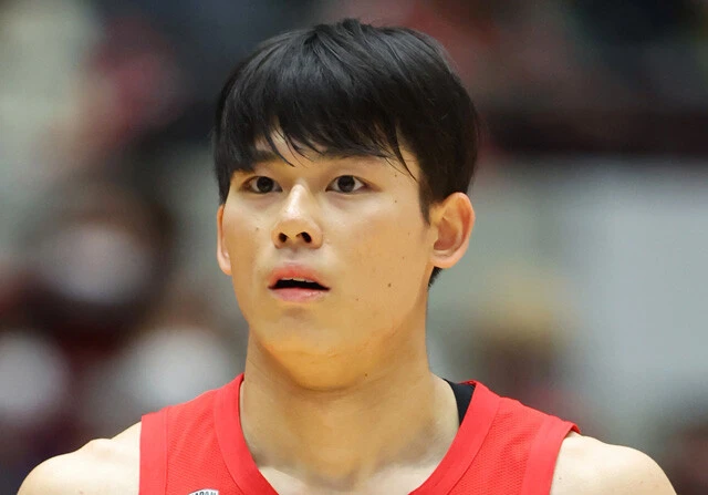 大学バスケ界のナンバーワン選手はなぜ、Bリーグ最強軍団の〝練習生〟になったのか？