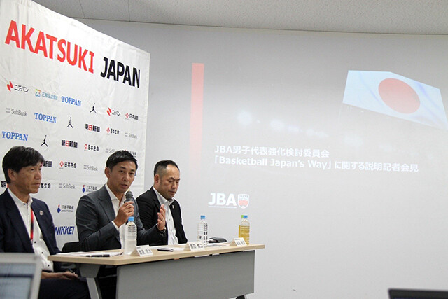 10月12日に行われたメディアブリーフィングで説明する(左から)渡邊信治氏、島田慎二氏、東野智弥氏