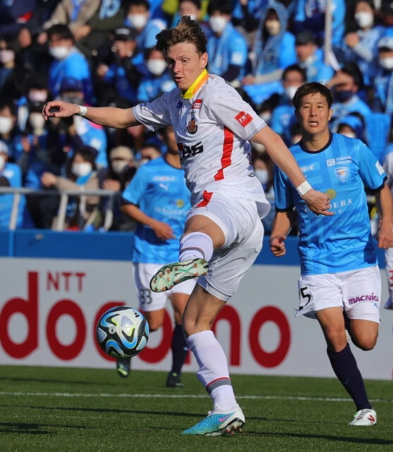 名古屋は浦和からFWのユンカーを獲得。2021年に途中加入ながら公式戦16得点を挙げたストライカーがチームの得点力不足を解消するか