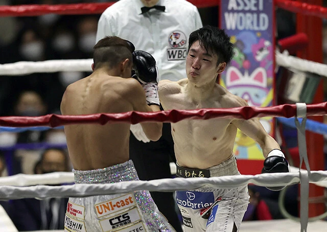 拳四朗自身がボクシング人生におけるターニングポイントとして挙げる、２０２２年３月１９日の矢吹正道とのリマッチ（写真／アフロ）