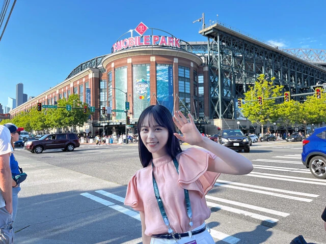 シアトル到着後すぐ、そのまま球場へ。初めて生で見るTモバイルパークに、外観から感動。