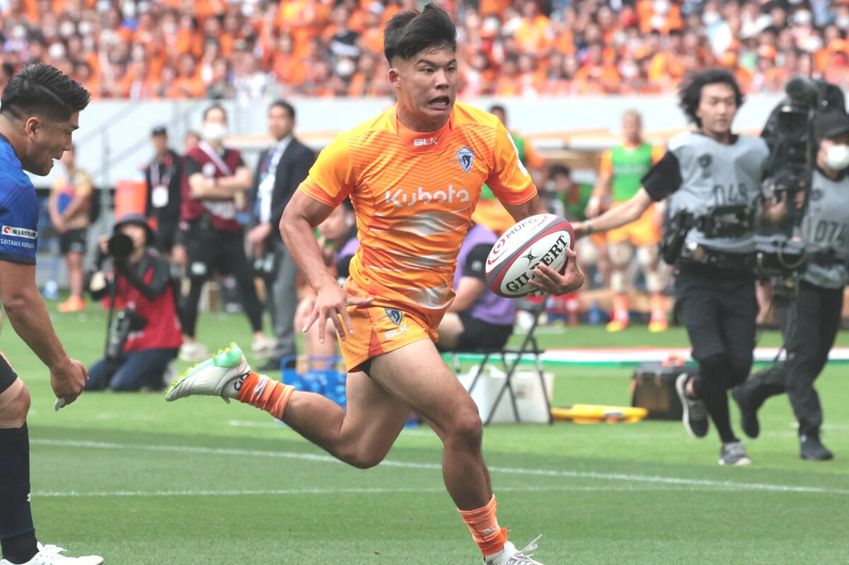 今季の王者、クボタスピアーズのルーキーWTB木田。スピードはもちろん、子供の頃に極真空手で鍛えたフィジカルとメンタルの強さも武器