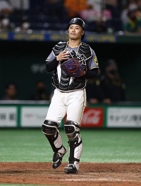 坂本誠志郎 一時期、不敗神話が流れたほど、巧みなリードで投手陣を引っ張る坂本。投手陣からの信頼も厚い