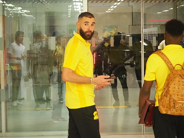 外国籍の大物選手はことごとく報道陣の取材をスルー。ベンゼマに声をかけたら、一瞬振り向いてくれた!?