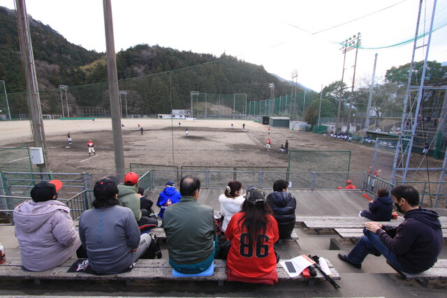 山々に囲まれた、高知ファイティングドッグスのホームグラウンド