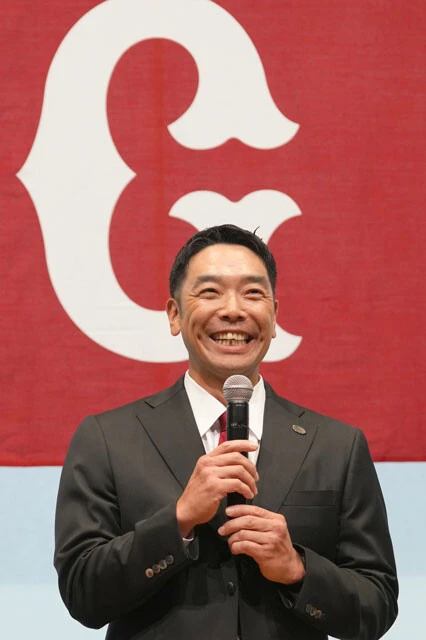 原辰徳前監督から引き継いだ阿部慎之助新監督