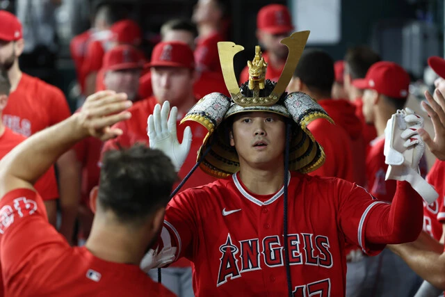 今季は右肘のケガの影響で途中離脱するも、日本人初のメジャー本塁打王のタイトルを獲得し、投手では10勝を挙げた