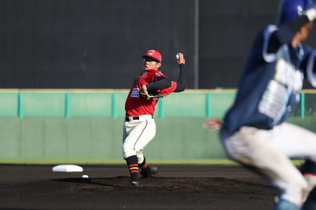 2020年、21年は最多セーブ、昨年は最多勝と最優秀防御率のタイトルを獲得しMVPに輝いた、四国アイランドリーグ最強右腕・平間凛太郎(高知ファイティングドッグス提供)