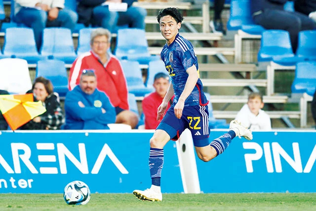 内野貴史（DF／デュッセルドルフ［ドイツ］）2001年3月7日生まれ、千葉県出身。身長177㎝。ジェフ千葉の下部組織を経て、17歳で渡独。5部デューレンの下部組織に始まり、昨年はついに2部デュッセルドルフのトップチームでデビュー。苦労人であると同時に両SBをこなせるのが魅力（写真／ムツ・カワモリ/アフロ）