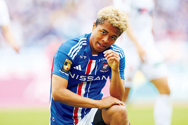 藤田譲瑠チマ(MF/横浜F・マリノス)2002年2月16日生まれ、東京都出身。身長175㎝。飛び抜けたスピードや瞬発力はないものの、抜群のボール奪取力とテンポの良いパスによるゲーム構成力を兼ね備えた中盤のニュースター。川?颯太とのポジション争いにも注目(写真/YUTAKA/アフロスポーツ)