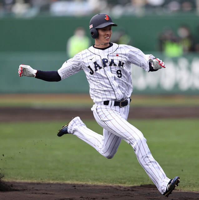 接戦の終盤に「代走・周東」がコールされたら興奮は最高潮。敵バッテリーへのプレッシャーは大きい