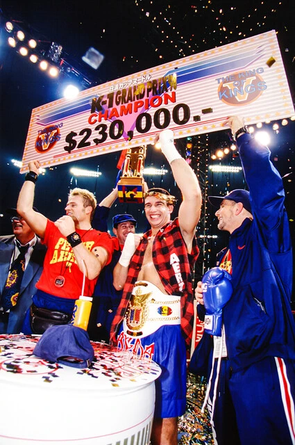 ピーター・アーツなど多くのヘビー級スターが生まれ、国民的人気スポーツとなったK-1