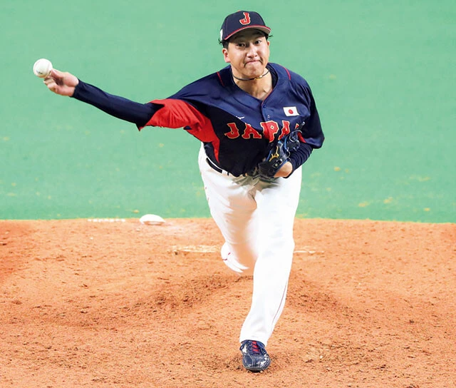 昨年11月10日の侍ジャパンシリーズ2022オーストラリア戦で9回に登板し、3者三振の力投を披露した大勢。この5日前の日本ハム戦でも最終回に登板、打者3人を完璧に抑えた(日刊スポーツ/アフロ)