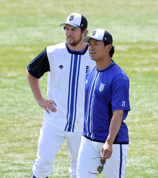 メジャー挑戦を目指す今永(右)。今季大活躍したバウアーも退団の可能性がある