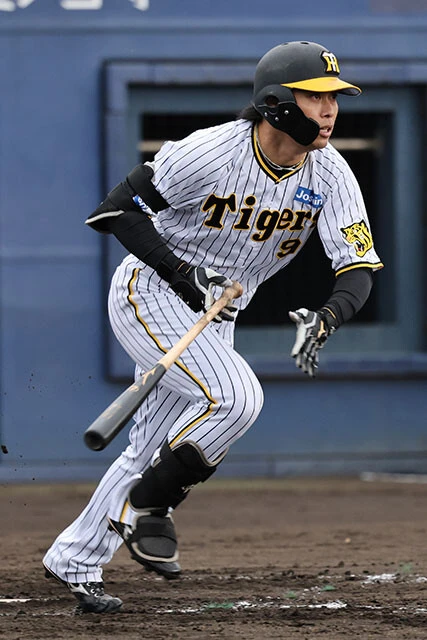 髙山俊（阪神 外野手 30歳）日大三高で甲子園優勝、明治大で六大学通算安打記録樹立。15年ドラフトで〝真中ガッツポーズ事件〟を経て阪神入団。前評判どおり新人王に輝くも、近年は低迷し今季は1軍出場なし