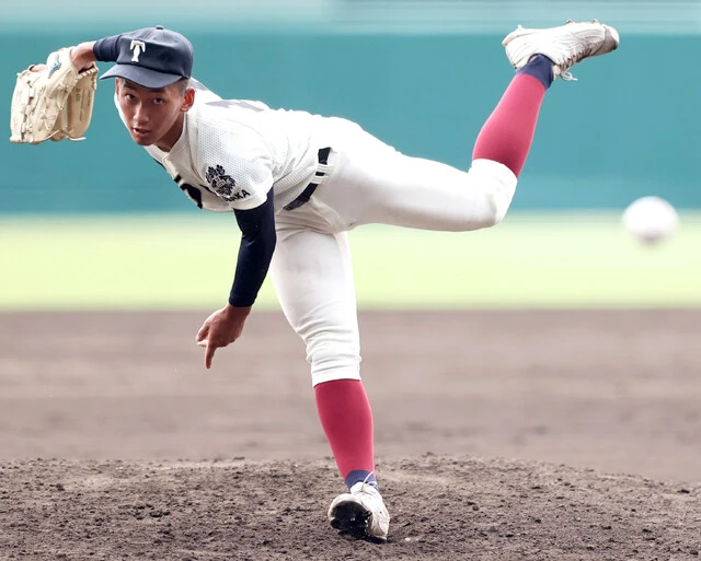 優勝候補、大阪桐蔭の「絶対エース」3年の前田。昨夏の甲子園では準々決勝敗退だったが、ボールのキレや伸びに磨きをかけて雪辱を誓う