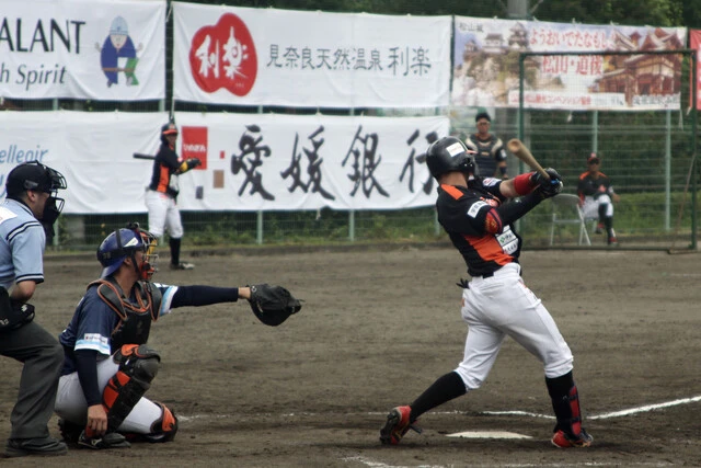 「税金を投入してでも守るべきだ」。経営危機の愛媛球団を救った県知事が求めた県民への"配当"とは？