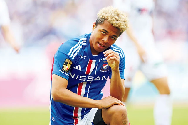 藤田譲瑠チマ（MF／横浜F・マリノス）2002年2月16日生まれ、東京都出身。身長175㎝。飛び抜けたスピードや瞬発力はないものの、抜群のボール奪取力とテンポの良いパスによるゲーム構成力を兼ね備えた中盤のニュースター。川?颯太とのポジション争いにも注目（写真／YUTAKA/アフロスポーツ）