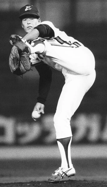 村田兆治のマサカリ投法からのデッドボールを喰らった（写真＝共同通信社）