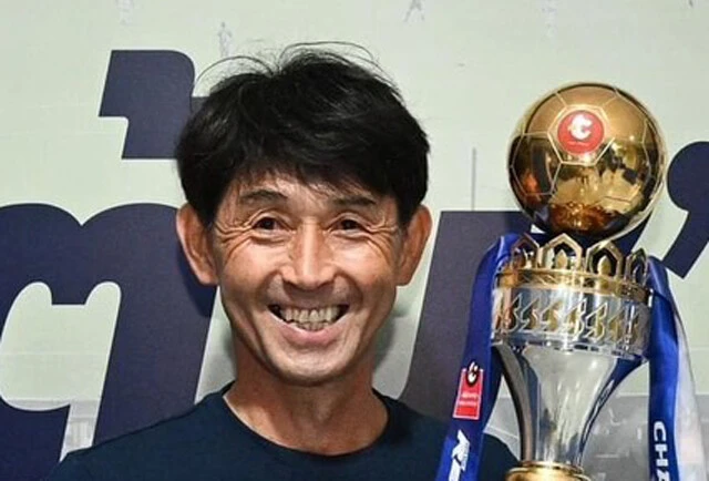 鹿島の元監督・石井正忠が振り返る、タイで2季連続3冠を達成するまで