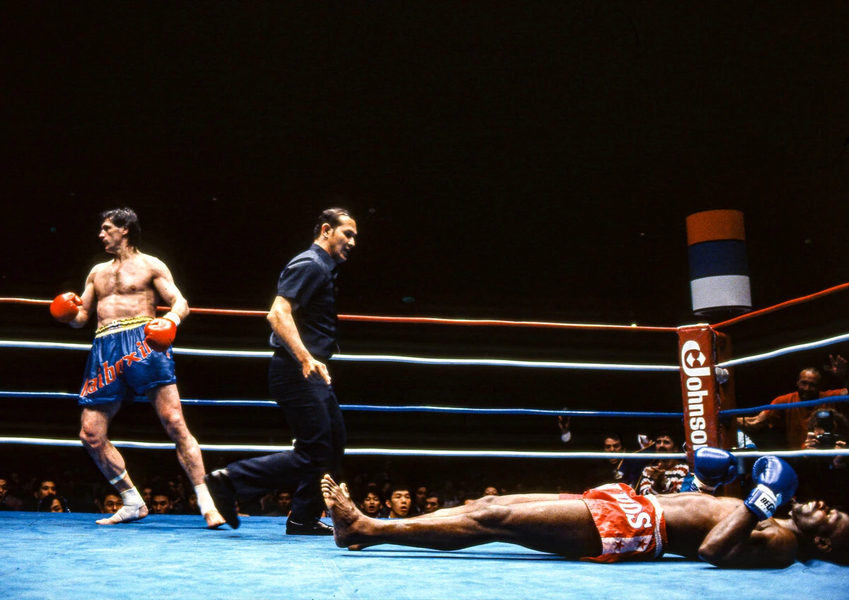 第1回K-1決勝戦で、アーネスト・ホースト(右)をKOしたブランコ・シカティック(左)。ふたりともこの大会が初来日で、日本ではほぼ無名の存在だった