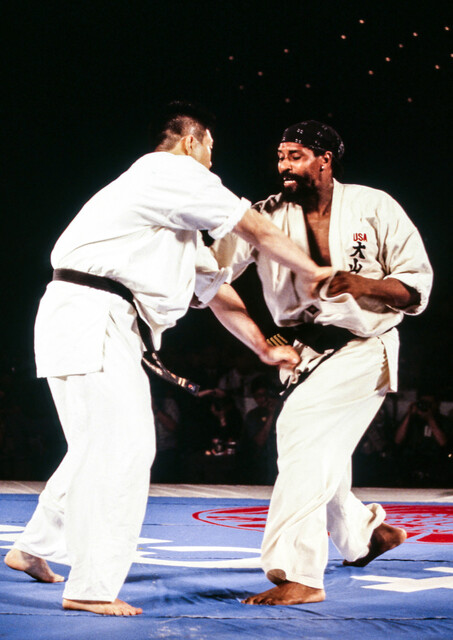 佐竹とウィリーの攻防。この一戦は空手界の世代交代も表現していた