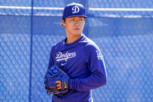 球種バレを防ぐため、セットポジション時のグラブ位置をお腹の前に変更した山本