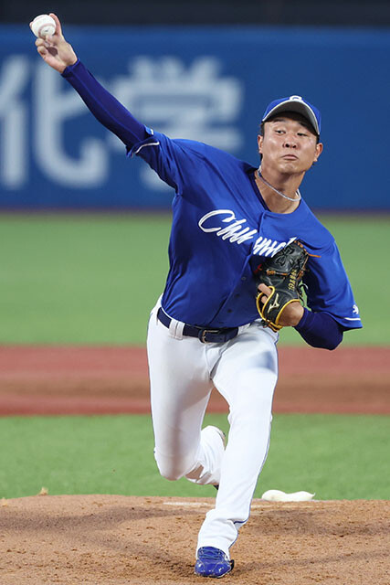 髙橋宏斗（中日ドラゴンズ）ここまで15試合に登板して10勝を挙げ、防御率は0.68を記録。さらに、今季はまだ被本塁打0本。歴代最高シーズン防御率の大偉業も視野に入ってきた