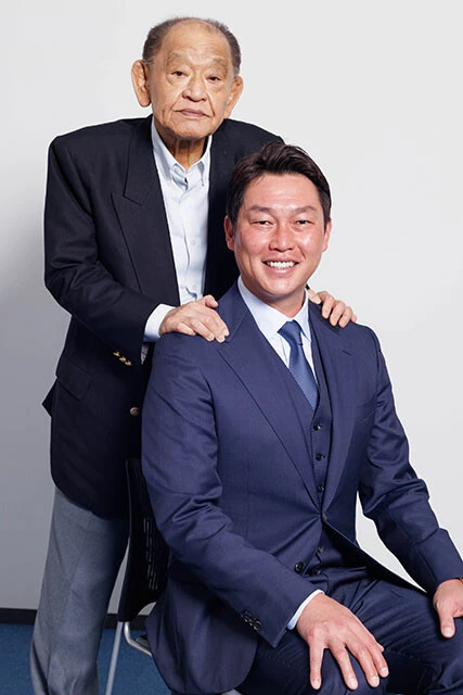 カープ監督就任2年目・新井貴浩監督（右）が、球界のレジェンド・江夏豊氏に語る