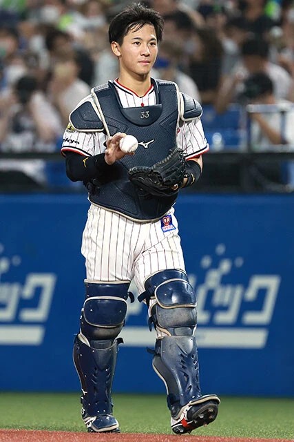 内山壮真(東京ヤクルトスワローズ・捕手・22歳)今季はオープン戦期間中に上半身のコンディション不良で離脱し、先月、2軍で実戦復帰。「どのポジションも守れる高い運動能力が魅力」(お股ニキ氏)