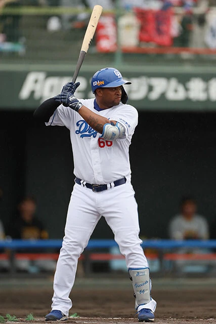 ダヤン・ビシエド(中日ドラゴンズ・内野手・35歳)昨季、NPB通算1000安打を達成したが、来日9年目の今季は開幕2軍スタート。交流戦前に1軍昇格を果たしたが、再び降格し、現在も調整が続いている