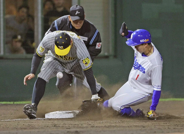 5月14日の中日戦でバントの送球を落球し、敗戦につながった。この時点で6失策を記録