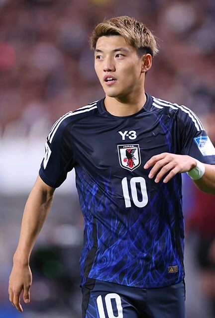 最終予選では右WBのレギュラーに定着した堂安。上下動を繰り返し、攻守に貢献している