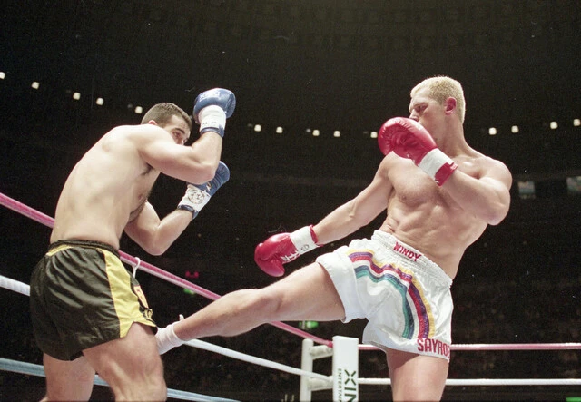 見たくなかった「帝王の落日」。ロブ・カーマンはローキックを放つと自ら倒れた