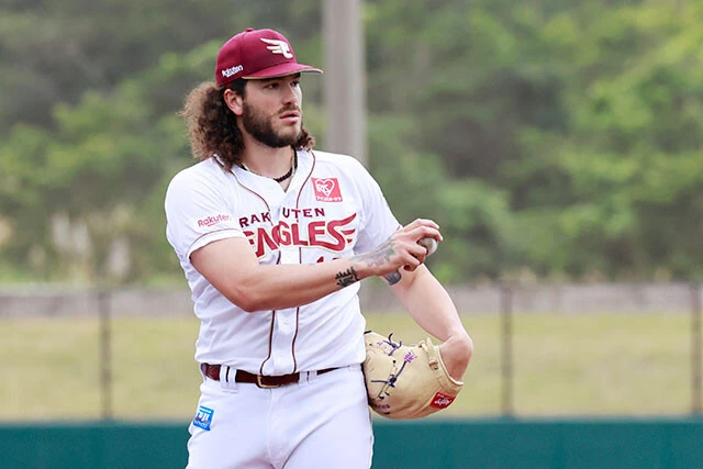 ポンセ［楽天］29歳／アメリカ／前所属：日本ハム／投手／右投右打／【年俸】1億円／日本ハム時代の2022年にノーヒットノーラン。より好条件の楽天に移籍。起床後のルーティンは瞑想。右手首のタトゥーは漢字で「熊」【評価：B】