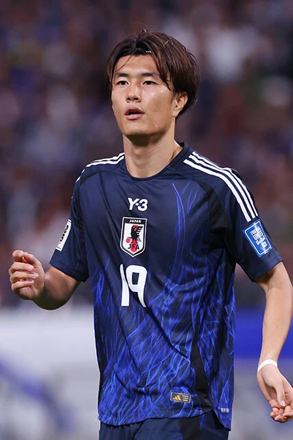 11月シリーズでは1トップのレギュラー上田がケガで離脱する中、2試合とも先発して存在感を発揮した小川。空中戦の強さが際立つ