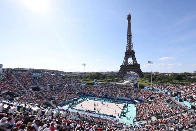 エッフェル塔の下でビーチバレーなど、パリならではの街並みを生かした大会運営には高評価