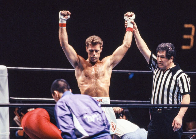 〝帝王〟ロブ・カーマンが角田信朗を葬った拷問技「顔面ヒザ落とし」の戦慄！