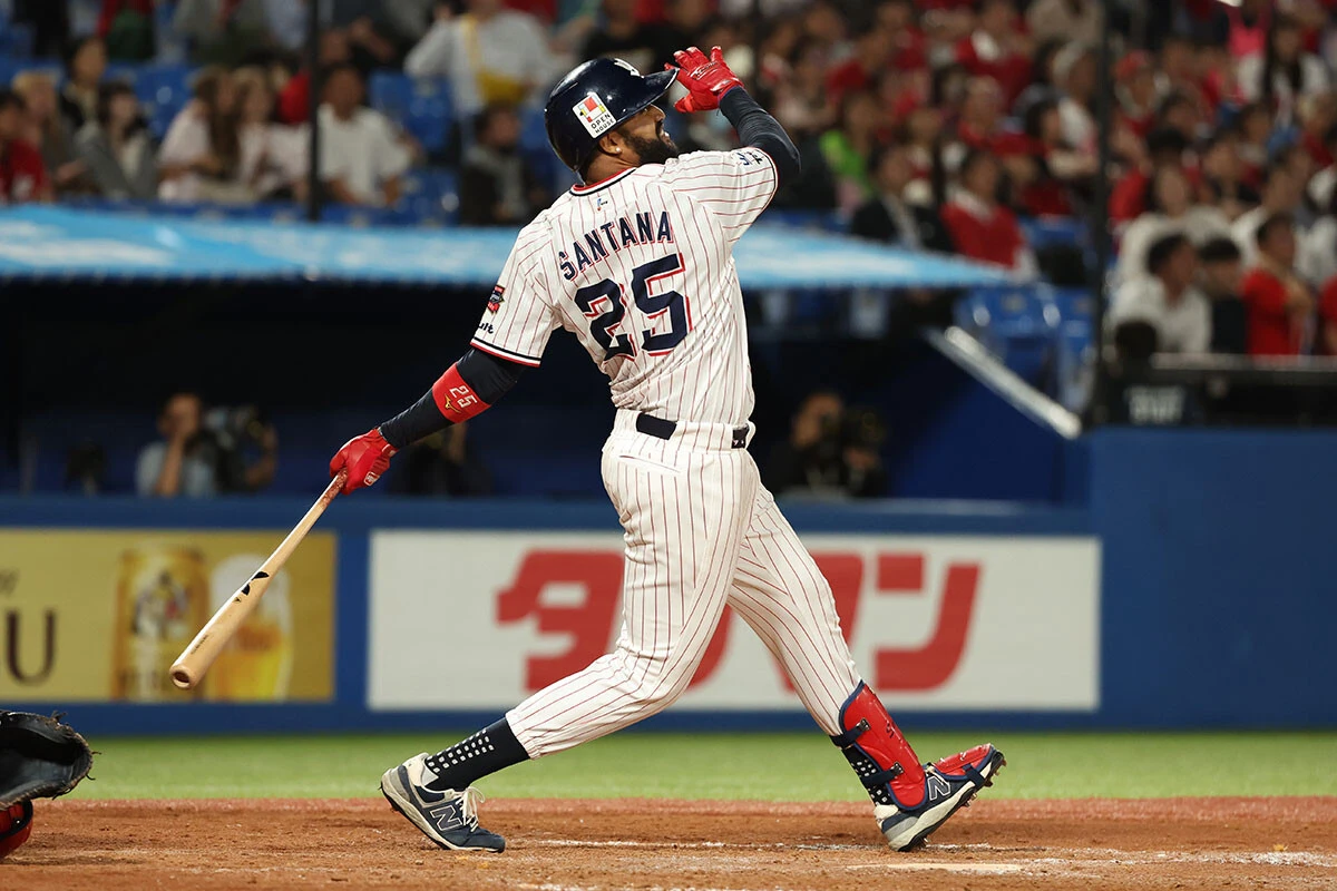 打率.339でセ・リーグ首位打者争いのトップを独走するヤクルト・サンタナ