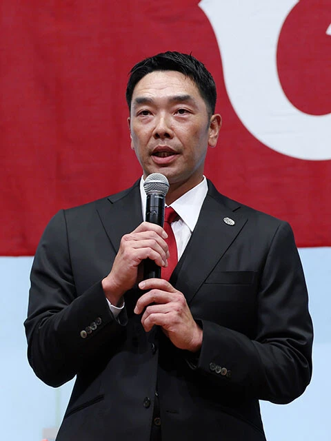 ヘッド兼バッテリーコーチから昇格し、今季より指揮を執る巨人・阿部監督