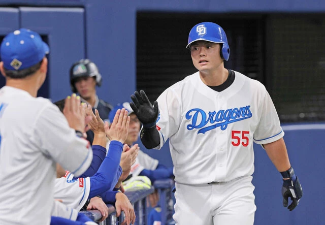 オープン戦でバンテリンドームの5階席に放り込んだ細川。「20本以上は打つ」(お股ニキ氏)