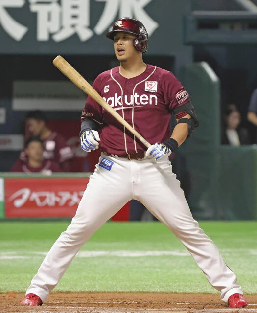 サードに転向した今季、不振でスタメンを外れる試合もあった楽天の浅村。それ以降、調子は上向きだが、どこまで巻き返せるか