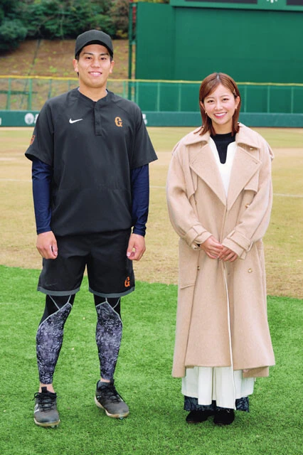 門脇誠選手（左）と中川絵美里（右）