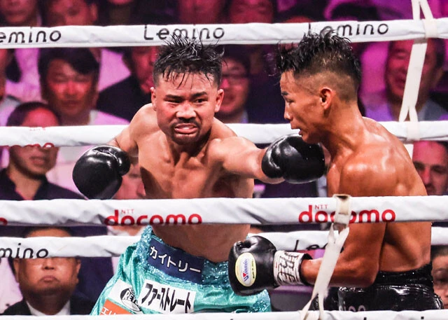 果敢に接近戦に持ち込もうとする比嘉、巧みにさばきながら的確にパンチを返す武居。スリリングな攻防が繰り広げられた