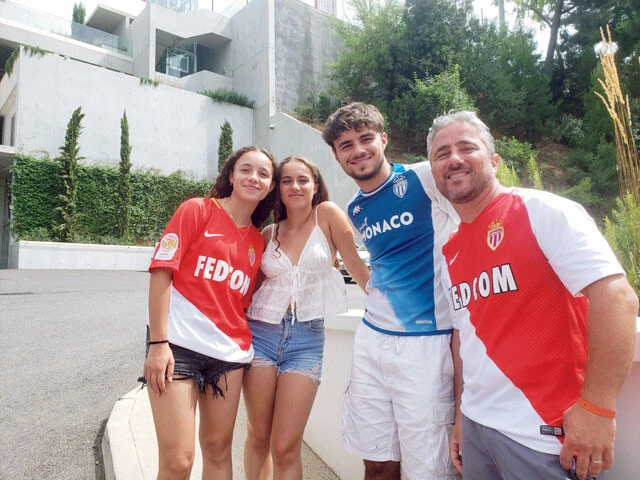 練習場にいたモナコのファン。「タキ（南野の愛称）はいい選手だ！」と人気も高い