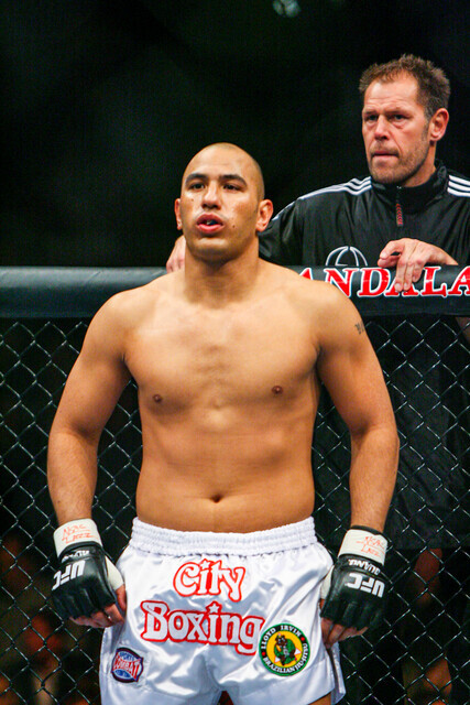 現役引退後の2006年、『UFC57』で弟子のブランドン・ヴェラのセコンドに付くカーマン
