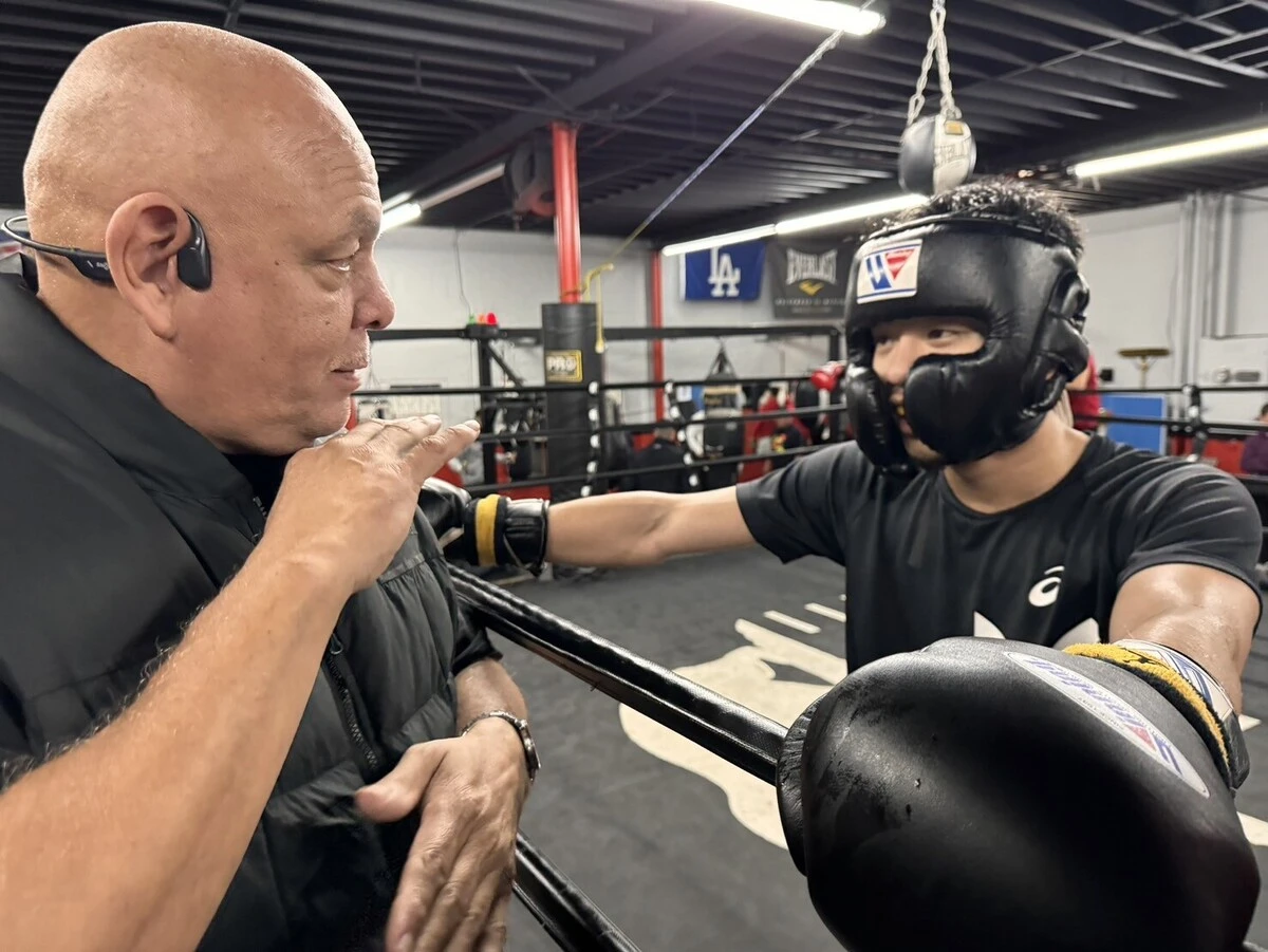 ロサンゼルスでトレーナー、ルディ・エルナンデスの指導を受ける中谷潤人(M.Tボクシングジム提供)