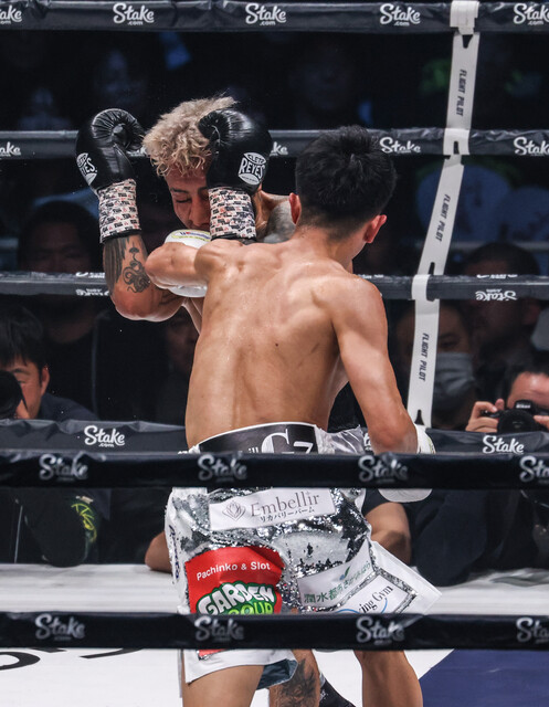 WBC世界バンタム級王座を獲得した前戦で、TKO勝利につながる決定打となった左ストレート